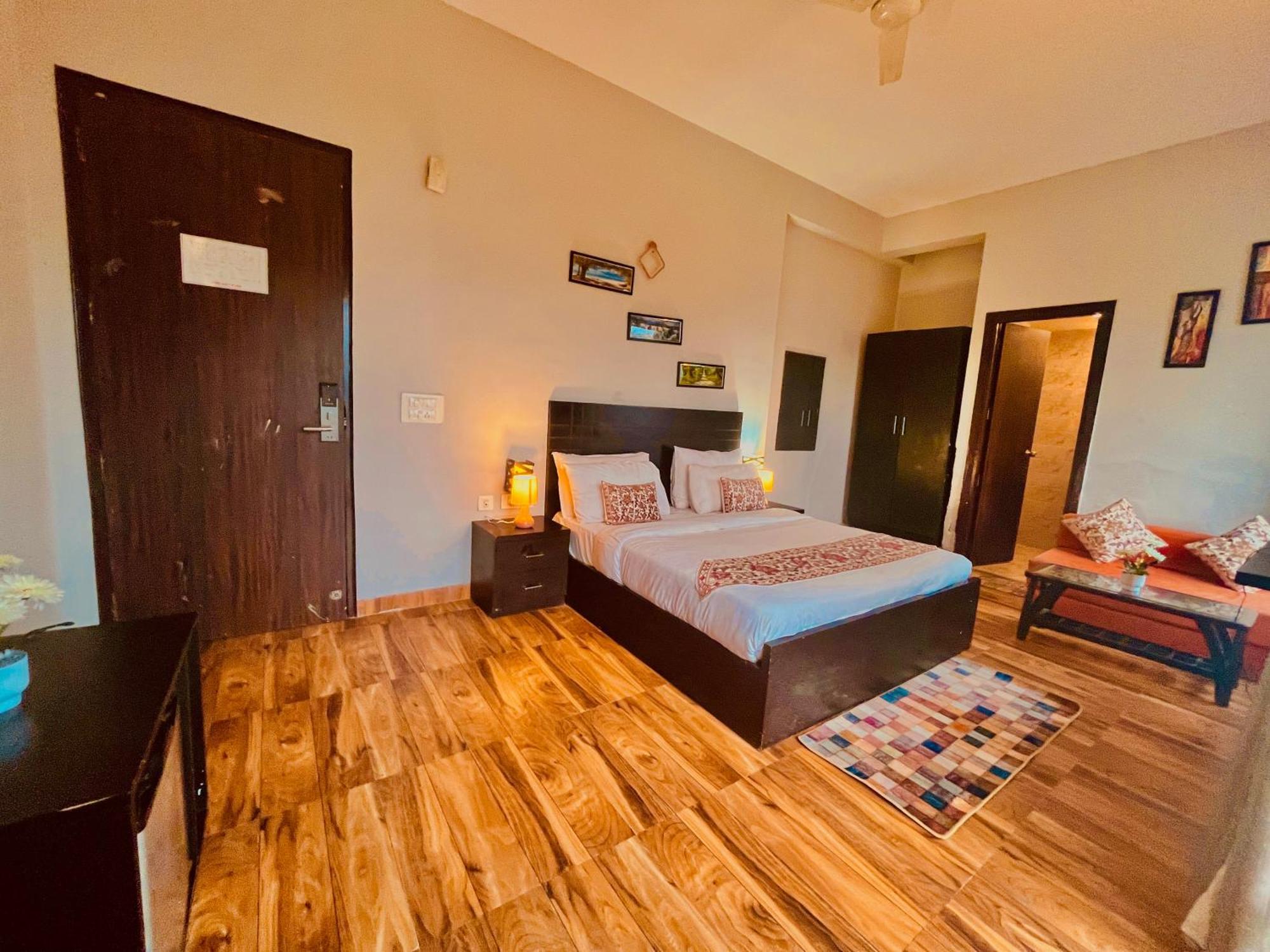 Pearl Grand Boutique Cottage In Omaxe Anandam Vrindavan - #Premium Ac Rooms With Balcony #Big Parking #Lift #Garden #Peaceful Area #Near Prem Mandir #Property Of The Year #Most Awarded Exterior photo